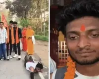 છૂટાછેડાથી આ યુવક એટલો ખુશ થઇ ગયો કે પરિવાર અને મિત્રો સાથે માનતા પૂરી કરવા 9 કિમી દંડવત કરતો માતાના દરબારે પહોંચ્યો