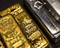 ચાંદીમાં અચાનક ખુબ મોટો ભાવ ઘટાડો...સોનું પણ ઘણું નીચે ગયું! શું આ કંઈક મોટું થવાનો સંકેત તો નથી ને?