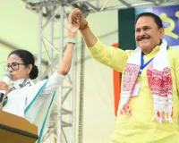 MLAનો દીકરો ગાડી પર લાલ બત્તીનો ઉપયોગ કરતો હતો, મમતા બેનર્જીએ સ્ટેજ પર જ ધારાસભ્યને ખખડાવી નાખ્યા