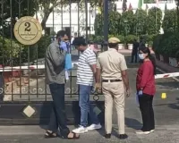 દિલ્હી વિધાનસભાની સુરક્ષામાં મોટી ચૂક: અજ્ઞાત કાર ગેટ તોડીને અંદર ઘુસી