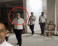 લાખો રૂપિયા પગાર છતા દોઢ લાખની લાંચ લેતા GST અધિકારી ઝડપાયો, સેટલમેન્ટના 5 લાખ માંગેલા