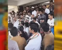 સુરત-રાજકોટ કોંગ્રેસના 65 ઉમેદવારોને લઇ જવાયા અજ્ઞાતવાસમાં, બુધવારે સાંજે પાછા લવાશે