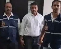 ગાંધીનગરમાં નાયબ મામલતદાર અને નિવૃત્ત પટાવાળો 9.5 લાખની લાંચ લેતા રંગે હાથ ઝડપાયા