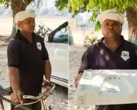 'સાહેબ, આ ટોયલેટ સીટ લો અને મારી દીકરીનું નામ લખી લો!' લાચાર પિતાનો અનોખો વિરોધ