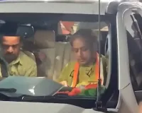 કોંગ્રેસ સાંસદ શશી થરૂરના કાફલા પર હુમલો, ગનમેનને બહાર નીકળવું પડ્યું