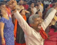 રાજકોટના ધીરેન્દ્ર શાસ્ત્રીના દરબારમાં બાબાએ હુંકાર કર્યો ને લોકો ધૂણવા લાગ્યા, વીડિયો વાયરલ