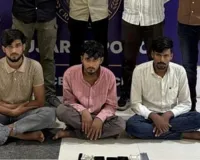ATM ધ્યાનથી વાપરજો, રાજકોટમાં આ 3 લોકો ATM મશીનમાં પૈસા નીકળે ત્યાં પટ્ટી લગાવી દેતા, ગ્રાહક જાય પછી કાઢી લેતા