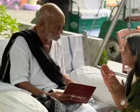 નિમિષા પારેખ દ્વારા રચિત મેહંદીકૃત રામાયણ માટે મોરારી બાપુએ આપ્યા આશીર્વચન