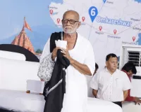 ૐ એ આધ્યાત્મિક સ્વસ્તિક છે, કલ્યાણકારી મંત્ર છે : મોરારિ બાપુ 