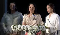 ધર્મેન્દ્રનું આ સપનું અધૂરું રહી ગયું, હેમા માલિની ભીની આંખે પ્રાર્થના સભામાં કર્યો ખુલાસો