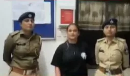 સુધરે એ કીર્તિ નહીં, પોલીસ કસ્ટડીમાં પણ હસતા-હસતા ટાટા-બાય બાય કરતી ગઈ, પોલીસ પહેલા કીર્તિની ડુપ્લિકેટને લાવી પછી...