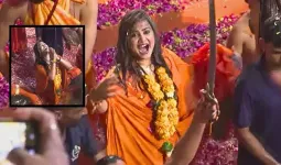 વિવાદમાં રહેતી કીર્તિ પટેલે મહાશિવરાત્રીની રાતે મૃગીકુંડમાં કર્યું સ્નાન, સાધુ-સંતોમાં રોષ, પોલીસનું પણ અપમાન કર્યું