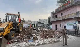 રાજકોટમાં દાયકાઓથી રહેતા હજારો લોકો એક ઝટકામાં ઘર વગરના થઈ ગયા, રડી પડ્યા, હવે શું વિકલ્પ છે?