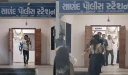 સાણંદ દારૂ પાર્ટીમાં પકડાયેલા આરોપીઓ માટે પોલીસ સ્ટેશન બન્યું પિકનિક સ્પોટ, સ્ટેશનની અંદર પણ મજા કરતા હતા