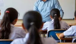 'જો તું નાહીને આવી હોય તો મને કિસ આપી દે...' હરદોઈમાં સરકારી શાળાના શિક્ષકની હરકત!