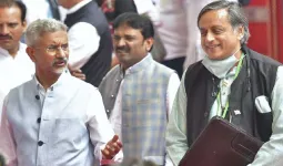 ઈરાન મામલે ભારતનું મૌન કાયરતા નથી: શશી થરૂરનું કોંગ્રેસથી વિપરીત વલણ