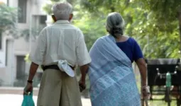 માતા-પિતાના સ્નેહનું ઋણ ચૂકવી શકાય નહીં પરંતુ તેમની સેવા કરી, આદર તથા સાથ આપીને જ થોડું ઘણું ચૂકવી શકાય