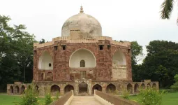 વડોદરાના ‘બડા હજીરા’ સ્મારક પરિસરમાં દફનવિધિ પર પ્રતિબંધ, કોર્ટે અરજી ફગાવી