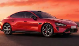 ફોન બનાવતી Xiaomiએ ઈલેક્ટ્રિક કાર લોન્ચ કરી,એક ચાર્જ પર 902 Km ચાલશે, કિંમત પણ...