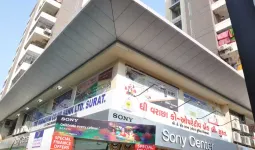 વરાછા બેંકમાં મહાભારત, 6000 કરોડના બિઝનેસ પર કોણ કબ્જો કરવા માંગે છે?