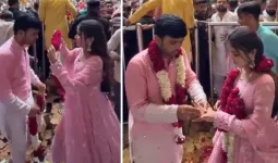 બાંકે બિહારી મંદિરમાં યુગલે કરી સગાઈ, વીડિયો વાયરલ થતા મચ્યો હોબાળો