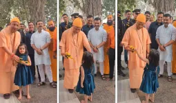 5 વર્ષની બાળકીએ CMને કહ્યું- આંખો બંધ કરી દો, તમને કંઈ આપવું છે, જુઓ વીડિયો