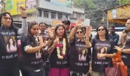 દીકરીના થયા છૂટાછેડા... નિવૃત્ત જજે ઢોલ નગારા સાથે કર્યું તેનું સ્વાગત