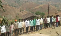 ગુજરાતના આ ગામમાં દાયકાઓથી મૂળભૂત સુવિધાઓ પણ નથી, વોટ આપવો તો આપવો કોને?