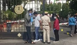 દિલ્હી વિધાનસભાની સુરક્ષામાં મોટી ચૂક: અજ્ઞાત કાર ગેટ તોડીને અંદર ઘુસી