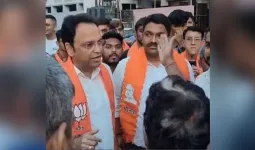 સુરતમાં પ્રચાર કરવા નીકળેલા ભાજપના નેતાને લોકોએ મોઢા પર જ કહી દીધું- ‘આ વિસ્તાર ભૂલી જજો મત નહીં મળે’