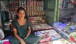 આવું તો ભાજપ જ કરી શકે! બહુચરાજી બજારમાં પાથરણું કરી બંગડી વેચનાર મહિલાને BJPએ ટિકિટ આપી