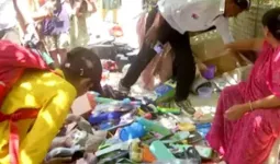 પાથરણું પાથરી રસ્તા પર રમકડા વેચતા દેવીપુજક સમાજના આશાબેનને કોંગ્રેસે અમદાવાદના શાહપુર વોર્ડમાં ટિકિટ આપી