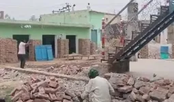 મુસ્લિમોએ જ મદરેસા, મસ્જિદ તોડી પાડી, તંત્રએ 8 દિવસનું અલ્ટીમેટમ આપ્યું હતું