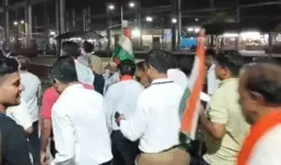 બંગાળમાં મમતા દીદીને હરાવવા માટે ભાજપે સુરતથી વોટર્સ સ્પેશિયલ ટ્રેન દોડાવી, ખર્ચ પાર્ટી ઉઠાવશે