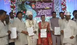 પરિવારે ધામધૂમથી લગ્નનો ખર્ચ બચાવીને ગામના 3500 લોકોને ફ્રી અકસ્માત વીમો આપ્યો