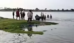 નદીમાં ડૂબતી એક છોકરીને બચાવવા એક પછી એક 5 કૂદી પડ્યા; બધા ડૂબી ગયા, પણ છોકરી બચી ગઈ!