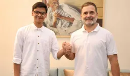 CBSE ની ગેરરીતિને ઉજાગર કરનાર સાર્થકને મળ્યા રાહુલ ગાંધી