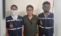 લાખોનો પગાર પણ ઓછો પડતા ગાંધીનગરમાં ક્લાસ-1 અધિકારી 5 લાખની લાંચ લેતો ઝડપાયો, નિવૃત્તિના 8 મહિના બાકી હતા