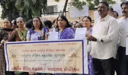TET પરીક્ષા આપવાનો કેમ ગુજરાતના શિક્ષકો ઈનકાર કરી રહ્યા છે? જાણો શું છે તેમની માંગણીઓ