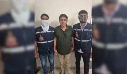 ઘરેથી મળેલા 1.76 કરોડ રોકડા, કારમાં મળેલા 5 લાખ... લાંચ લેતા ઝડપાયેલા ક્લાસ-1 ઓફિસર એ.બી. ચૌધરીને સમય પહેલા નિવૃત્ત કરી દેવાયો