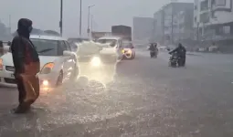 સુરતમાં બારેમેઘ ખાંગા, વરસાદનો વિરામ પણ અનેક જગ્યાએ પાણી હજુ નથી ઉતર્યા, બચાવ કામગીરી માટે કલેક્ટરે 3 હેલિકોપ્ટરની માંગ કરી, પણ...