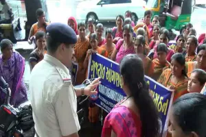 પગાર મામલે આંગણવાડીની મહિલાઓની રેલી