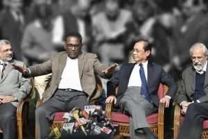 ન્યાયતંત્ર પવિત્ર છે તો શું ન્યાય માંગનારા ગંદા છે?