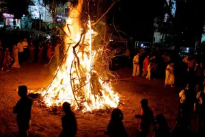 વર્ષભરની સમસ્યાઓ દૂર કરવા હોળીના દિવસે અમલમાં મૂકો આ ટોટકા