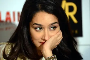 VIDEO: વૃદ્ધ મહિલાને જોઈને શ્રદ્ધા કપૂરે કર્યું કંઈક એવું કે તમે પણ ખુશ થઈ જશો