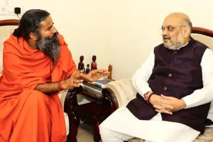 BJP મહાસંપર્ક અભિયાન: યોગ ગુરૂ રામદેવને મળ્યાં અમિત શાહ