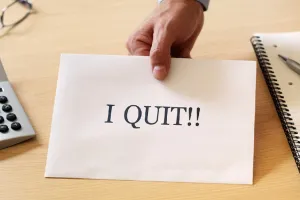 અહીં નોકરી મેળવવા નહીં છોડવા આપવા પડે છે પૈસા