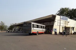 છોટાઉદેપુર: બસ ડેપોમાં મહિલા રેસ્ટ રુમમાં તાળા, મહિલાઓ ઠંડીમાં બહાર સૂવા મજબૂર