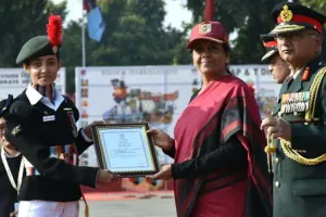 ડૂબતા યુવકને બચાવનાર વડોદરાની આ બહાદુર યુવતીને રક્ષામંત્રીના હસ્તે મળ્યું સન્માન