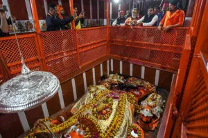 જાણો સૂતેલા હનુમાનજીના મંદિરનું રહસ્ય, CM યોગી અને અખિલેશે પણ કર્યા દર્શન